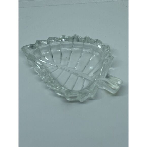 Vtg Glass Leaf Ashtray Dish Bowl - Boho Cottagecore Plant Holder Home Decor - Picture 3 of 5